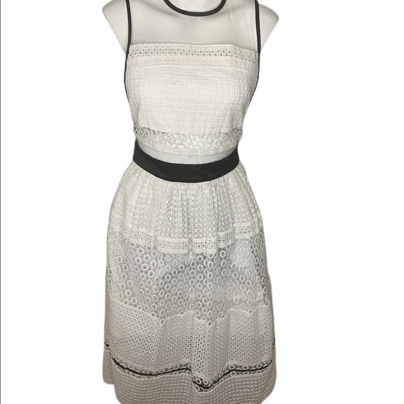 Kendall + Kylie Pierced White Mixed-Lace Dress - Picture 3 of 7